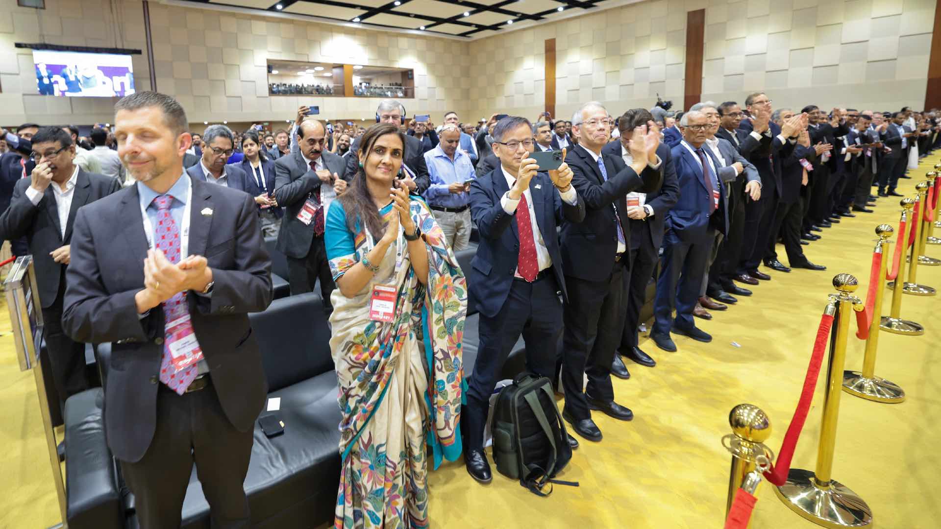 PM Modi gets a standing ovation from global semiconductor industry professionals at the Semicon India 23 conclave